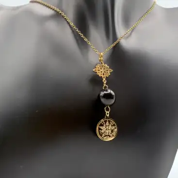 Colgante Doble Proteccion Con Onix Acero Dorado