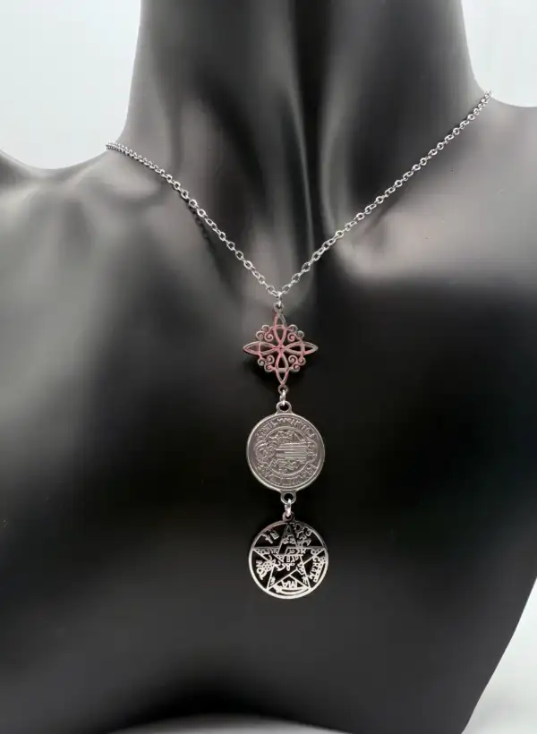 Colgante Triple Proteccion Nudo De Bruja San Benito Y Tetragramaton Acero Plateado
