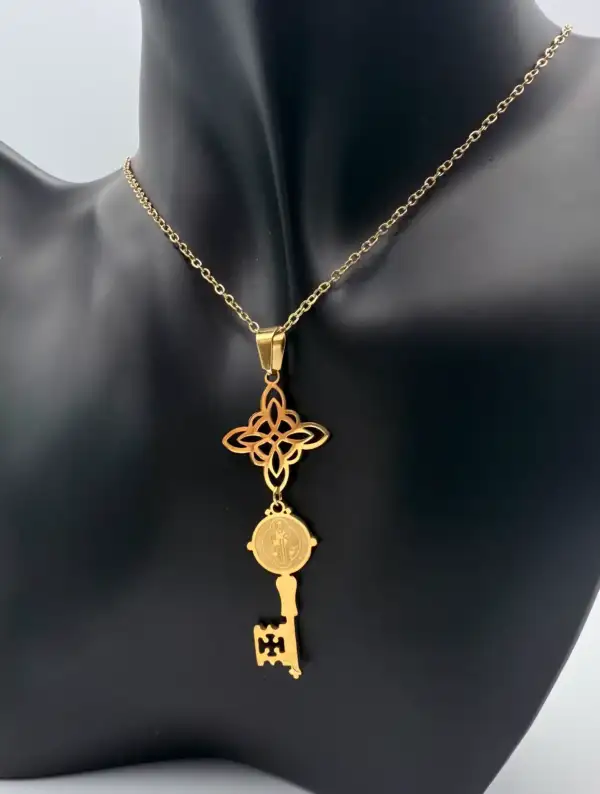 Colgante Nudo De Bruja Y Llave De San Benito Acero Dorado