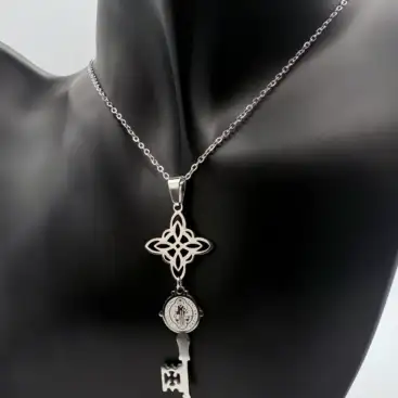 Colgante Nudo De Bruja Y Llave De San Benito Acero Plateado