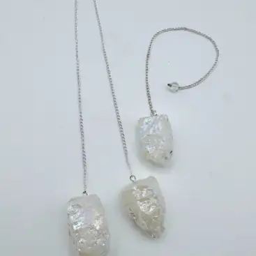 Péndulo de Cuarzo Aqua Aura Titanio Blanco en Bruto