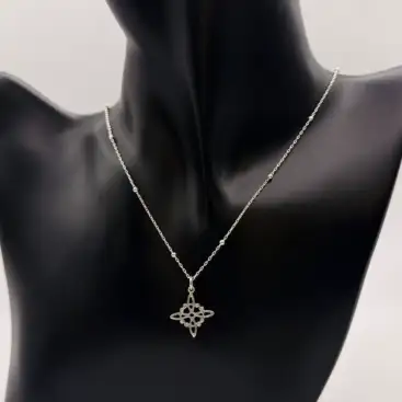 Colgante Plata De Ley Nudo De Bruja Pequeño