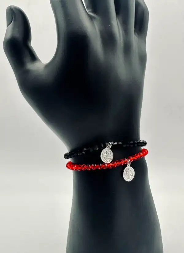 Pulsera Elastica Piedras Facetadas Medalla San Benito Plata De Ley