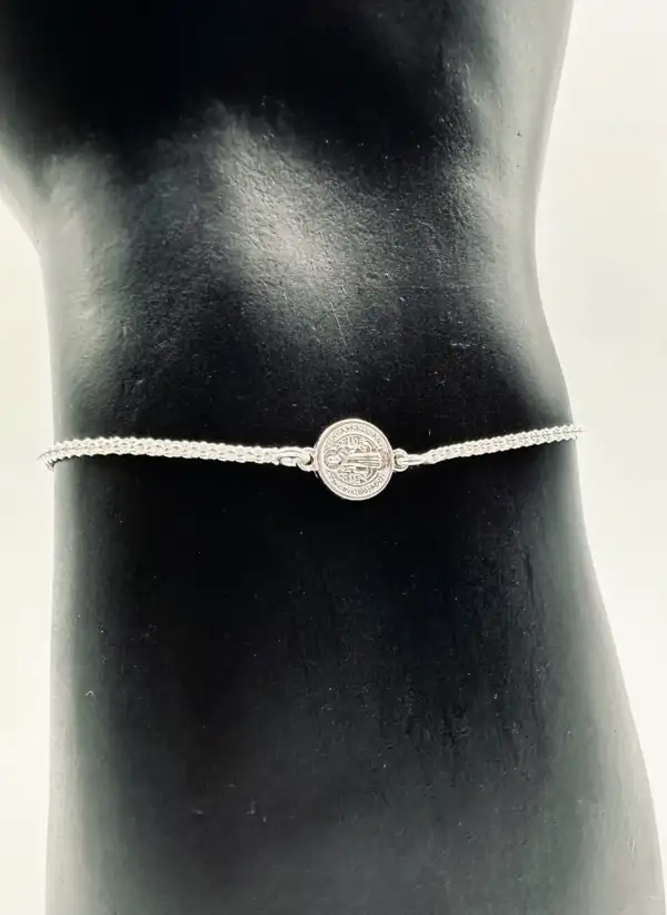 Pulsera Medalla San Benito Pequeña Plata De Ley - Imagen 2