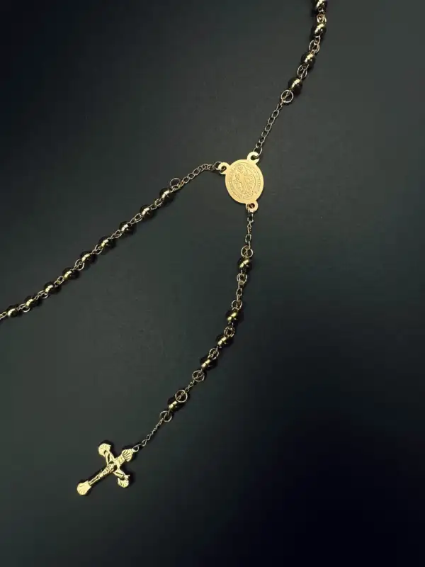 Rosario Con Medalla De San Benito Y Cruz Acero Dorado - Imagen 2