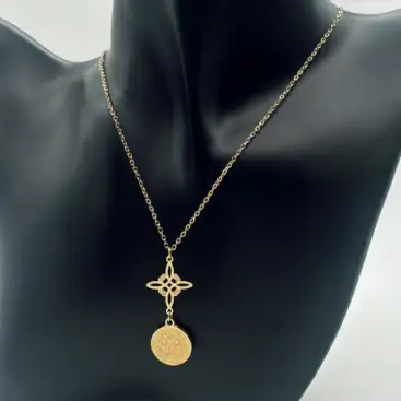 Colgante Doble Proteccion Nudo Bruja Y San Benito Acero Dorado