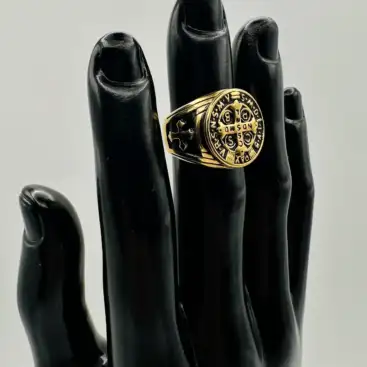 Anillo Cruz san Benito Acero Dorado