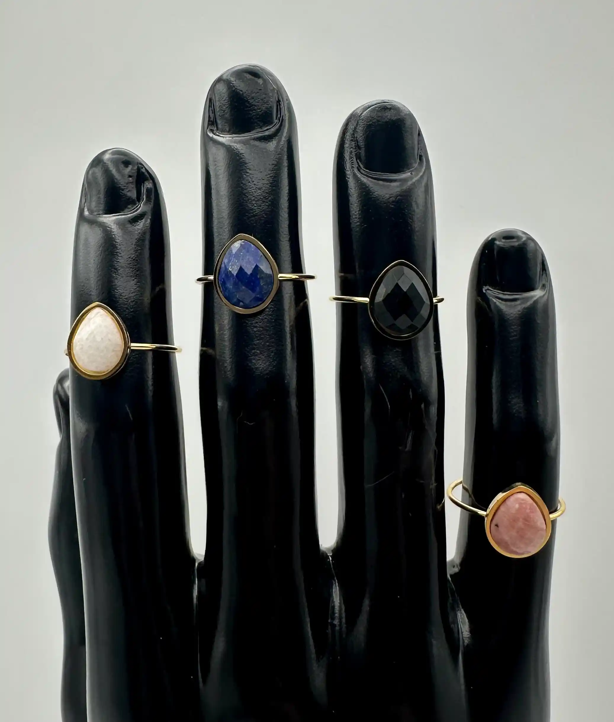 Anillo Gota Facetado Acero Dorado