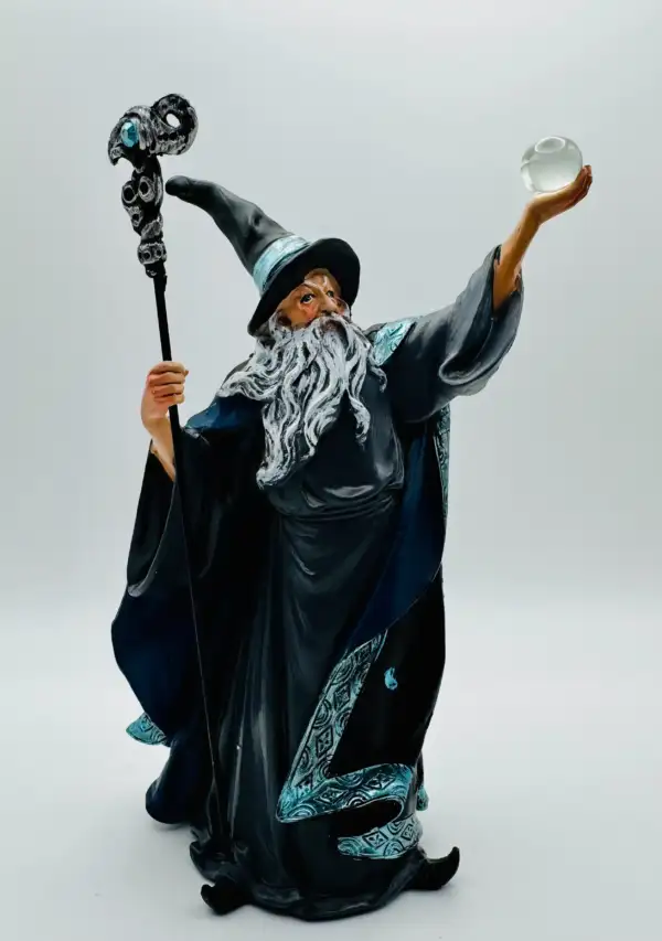 Figura Brujo con Bola de Cristal