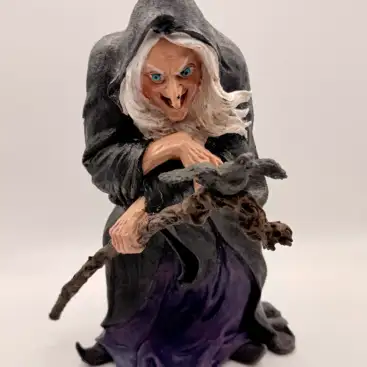 Figura Bruja Con Cuervo 24cm