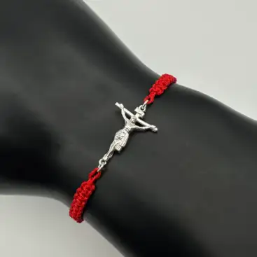Pulsera Cristo En La Cruz Macrame Rojo Plata De Ley