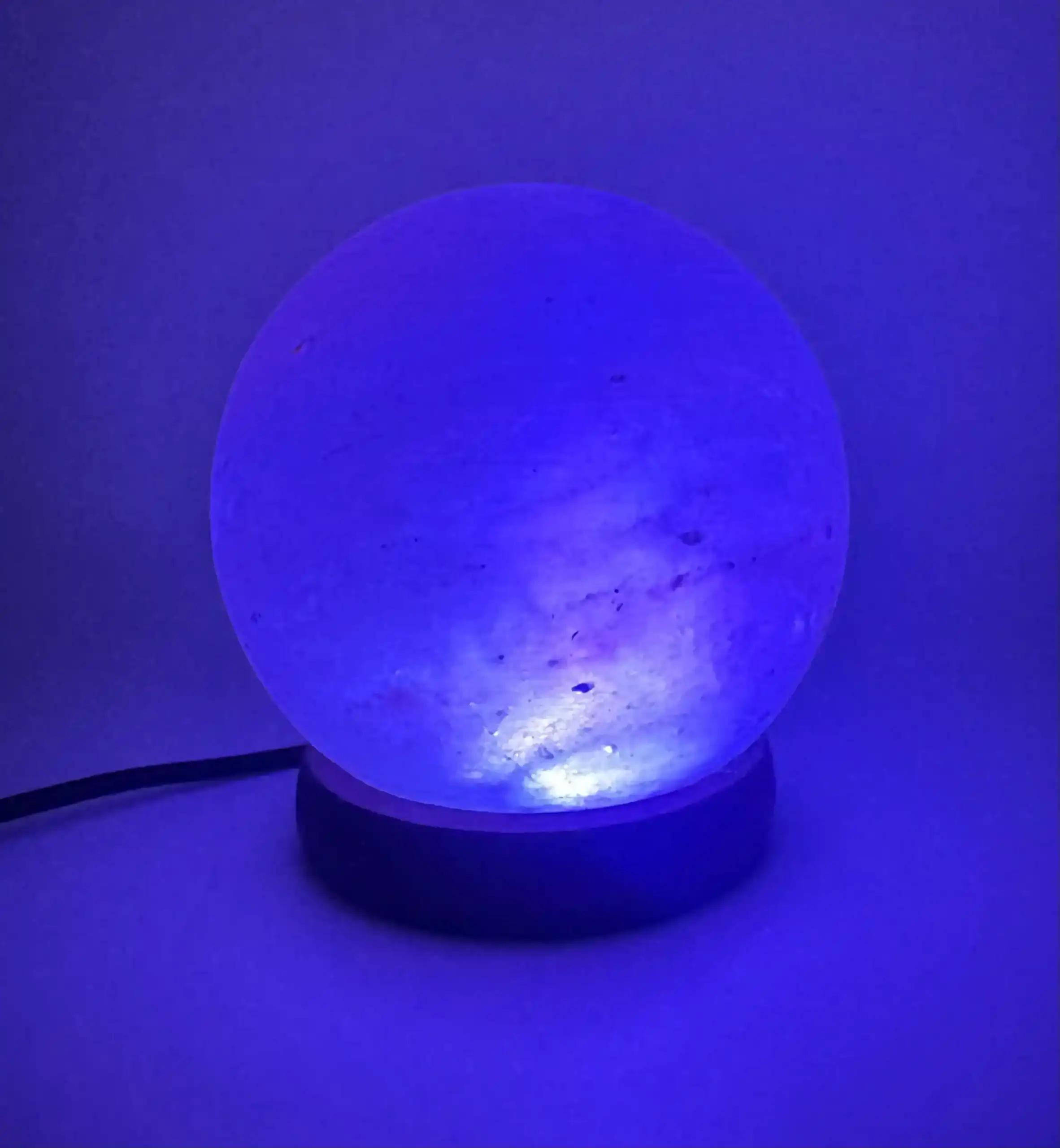 Lampara De Sal Del Himalaya Esfera Led - Imagen 2