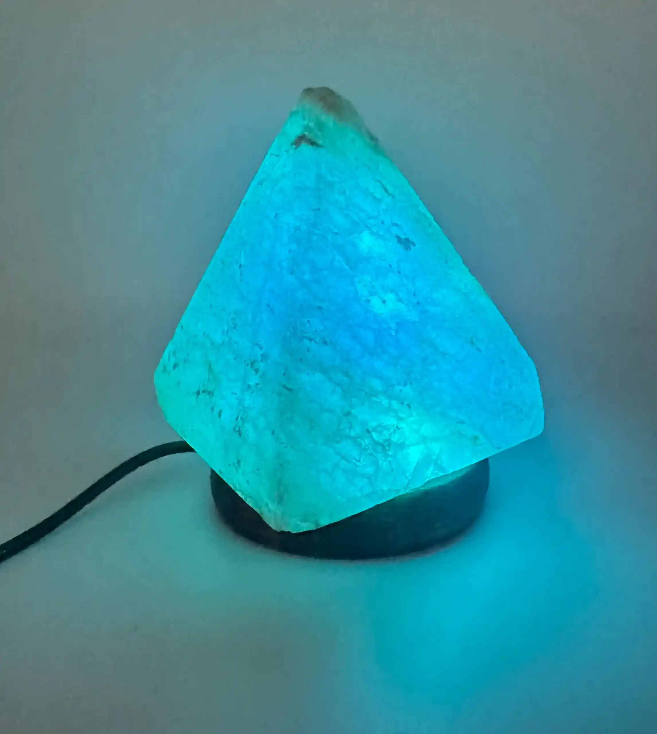 Lampara De Sal Del Himalaya Piramide Led - Imagen 4