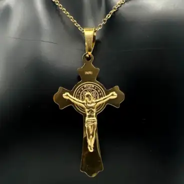 Colgante Cruz De Cristo Con San Benito Acero Dorado