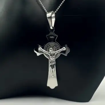 Colgante Cruz De Cristo Con San Benito Acero Plateado