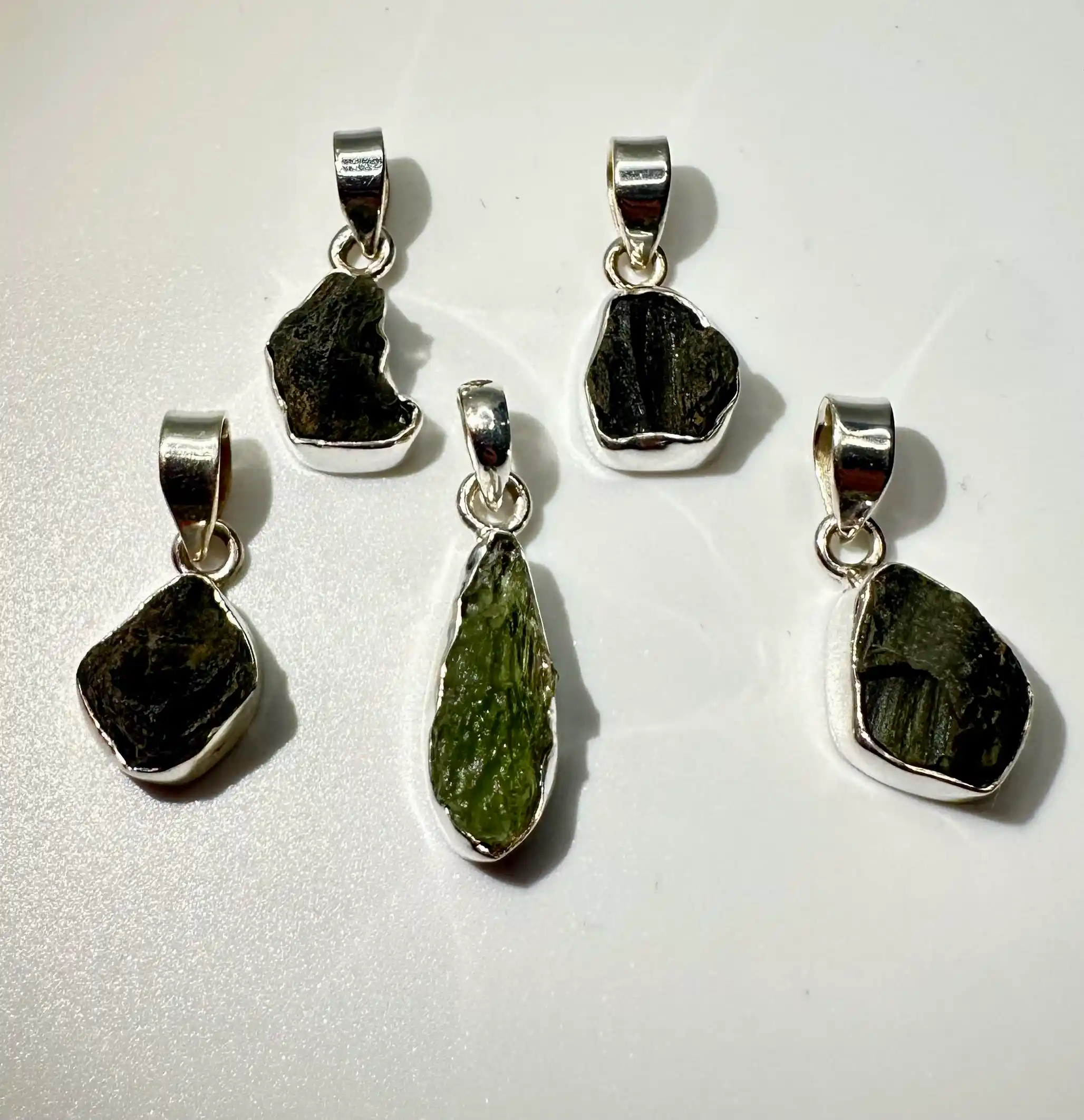 Colgante Moldavita Plata De Ley De 2,10 A 2,25 Gramos