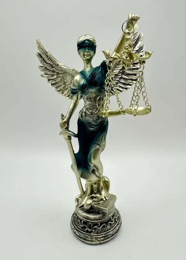 Figura Diosa De La Justicia Alas Azul 19cm - La Calva Mística | Tienda ...
