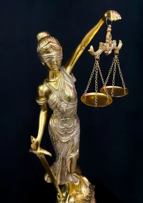Figura Diosa De La Justicia Dorada 55cm - La Calva Mística | Tienda ...