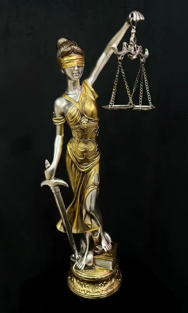 Figura Diosa De La Justicia Plateada Y Dorada 55cm - La Calva Mística ...