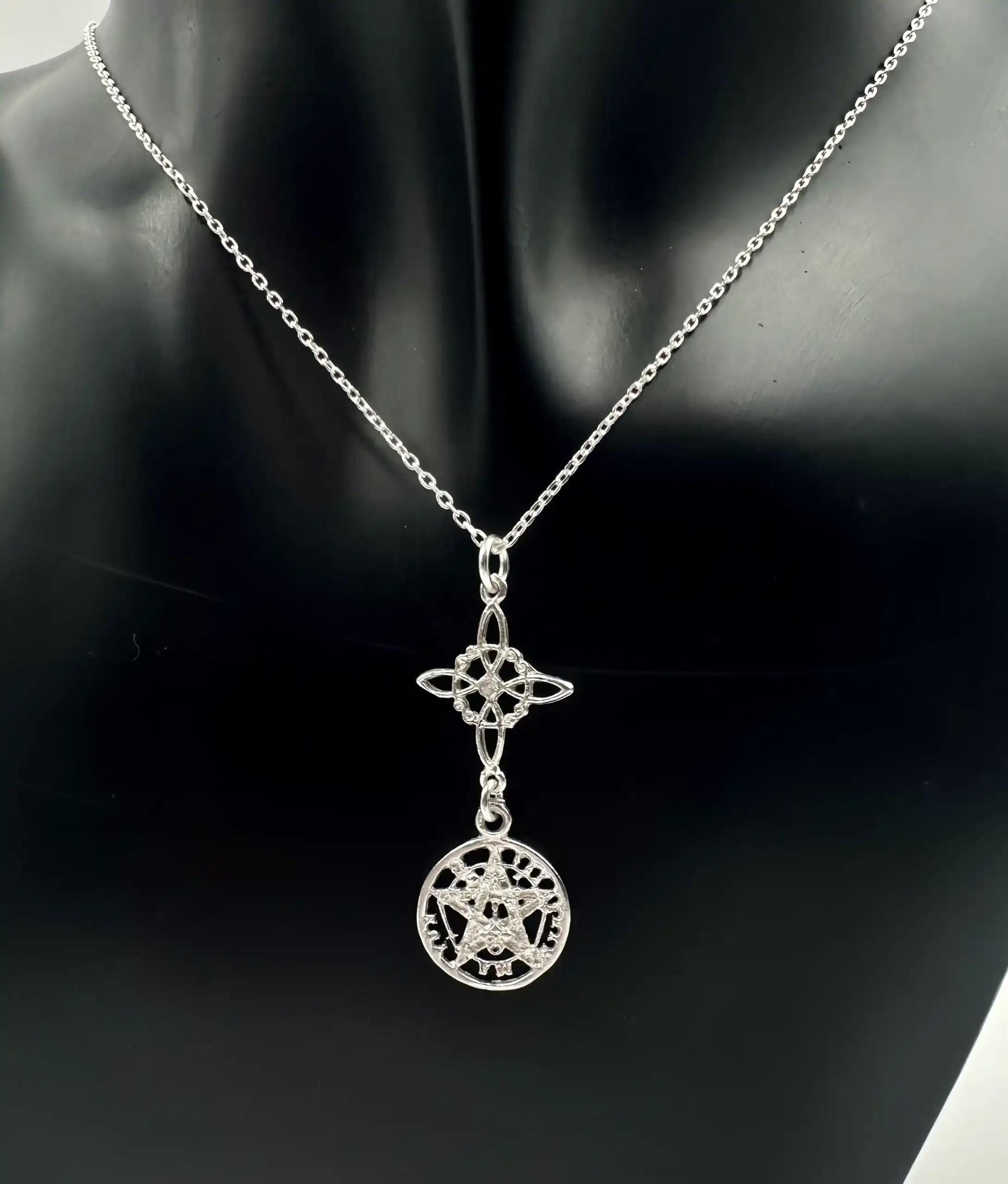 Colgante Pequeño Nudo De Bruja Simple Y Tetragramaton Plata De Ley - Imagen 2