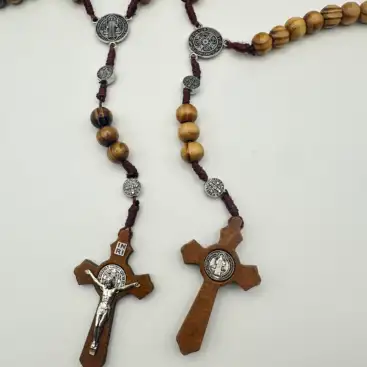Rosario De Madera Cruz De Cristo Y Medalla De San Benito Modelo 2