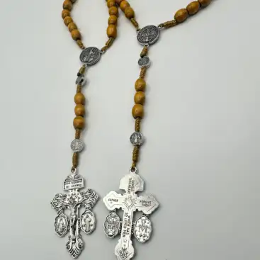 Rosario De Madera Cruz De Cristo Y Medalla De San Benito Modelo 3