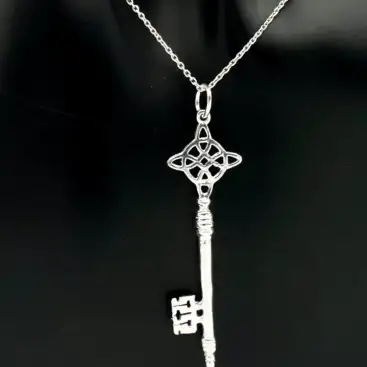 Colgante Llave Nudo De Bruja Plata De Ley