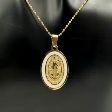 Colgante Ovalado San Benito Nacar Acero Dorado