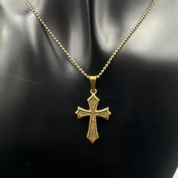 Colgante Cruz Con Detalles Celtas Acero Dorado