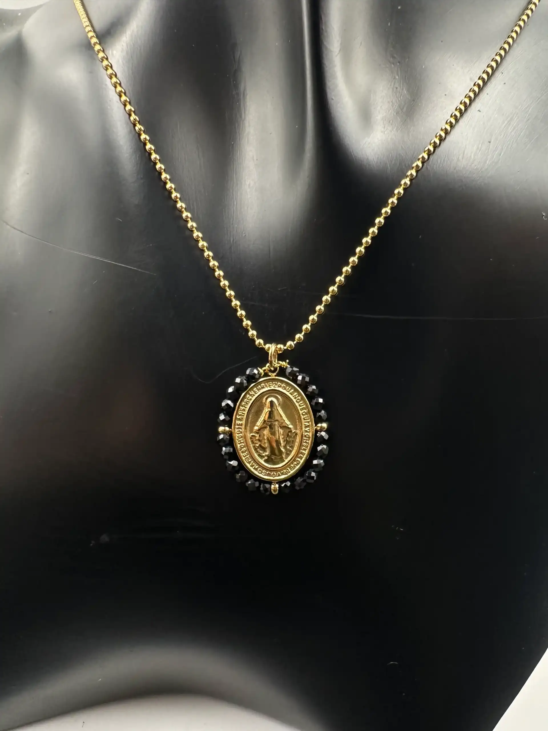 Colgante Milagrosa Con Turmalina Negra Facetada Acero Dorado
