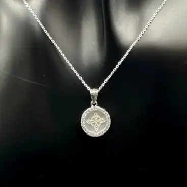 Colgante Nudo De Bruja Con Nacar Plata De Ley